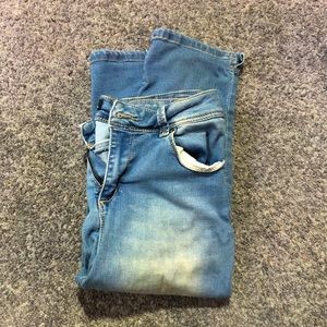 womens knee-length shorts//short capris